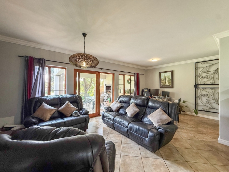 3 Bedroom Property for Sale in The Coves North West